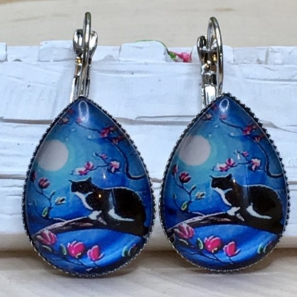 Cat Earrings - Picture 1 of 3
